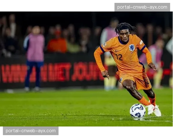 传闻：曼联关注勒沃库森边卫弗林蓬，标价不低于6000万欧