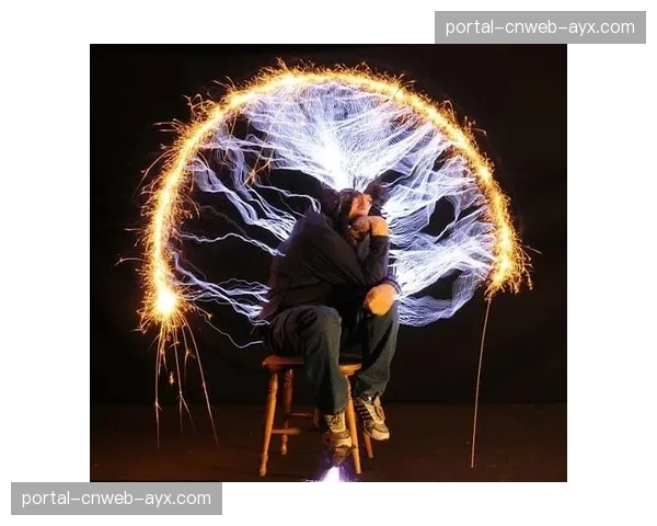 特写：一位身处海外的西班牙老人，如何通过孙子远程共享的VR设备“回到”家乡球场观赛